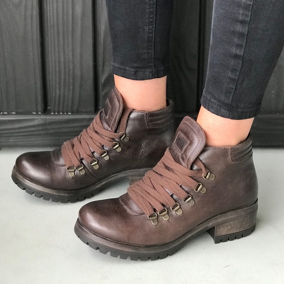 NIB Rugged Heart Leather Boots - Picture 6 of 8